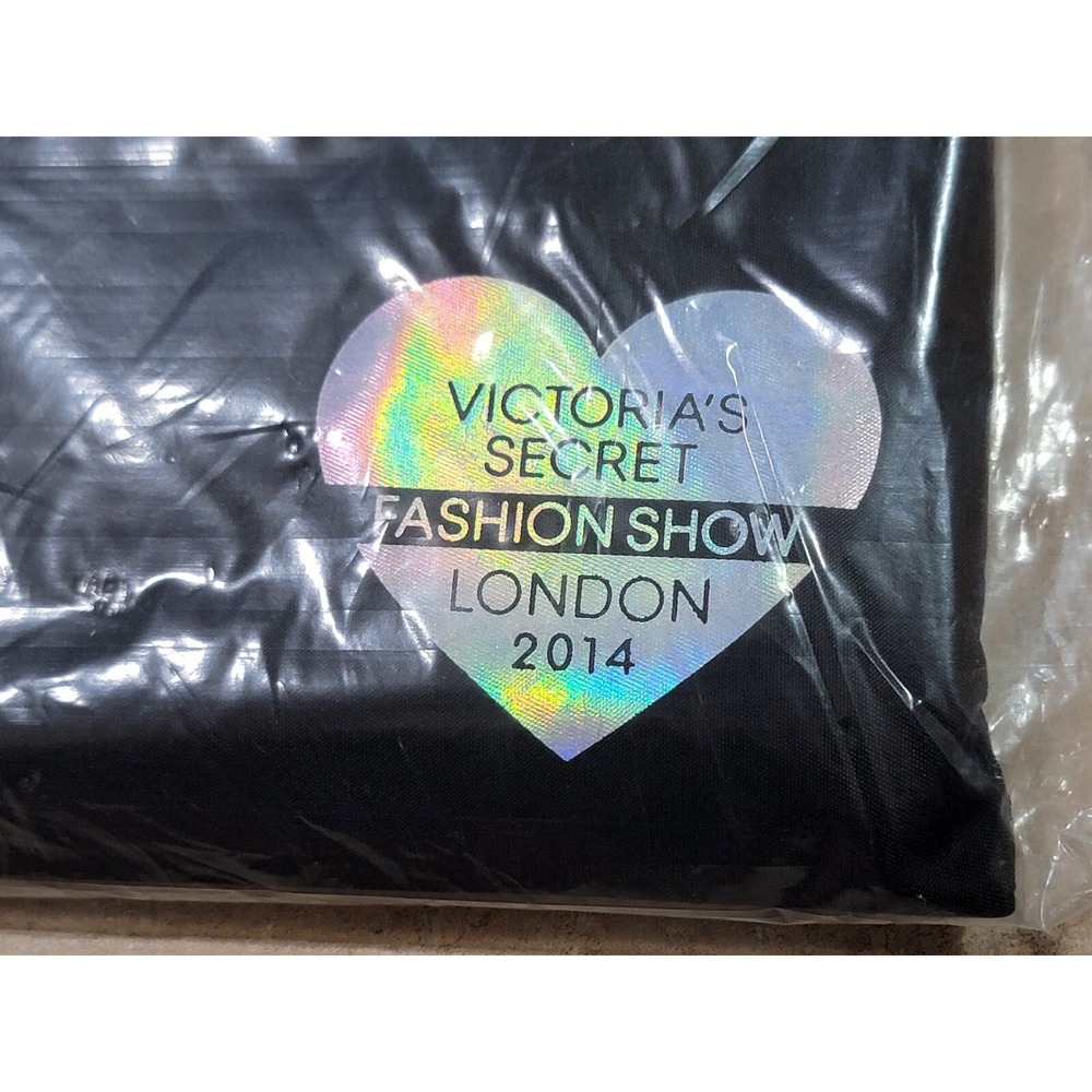 Victoria‎ Secret Black Makeup Cosmetic Case Bag Fashion Show 2014 Heart NWT - Picture 6 of 6